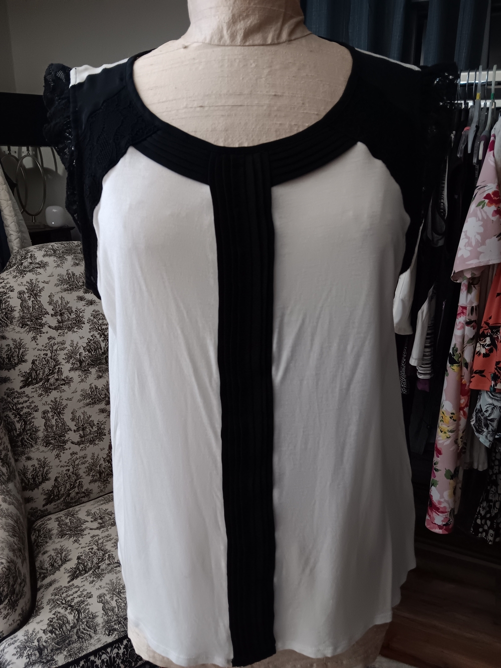 Elle Black and Cream Pleated-Center Lace Sleeve Blouse